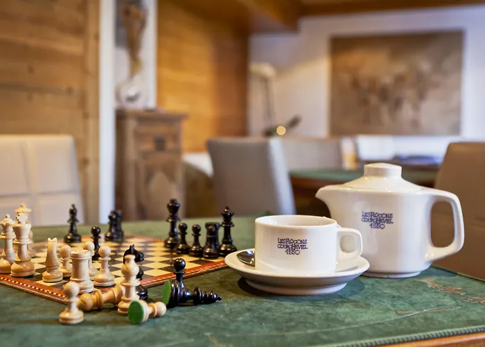 ليه فلوكونز كورشوفيل